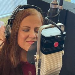 The Voice Mastery - Lyn singing on her AEA R44CE microphone.
