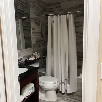 Kimberly Hotel - Bathroom in 1 bedroom suite. - Hotels Near Me - New York, New York