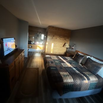 Lookout Lodge - Room - Hotels Near Me - Eureka Springs, Arkansas