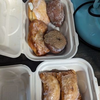 9th & Hennepin - One of each donut, hand pies (for week of 3/14) - Donuts Near Me - Seattle, Washington