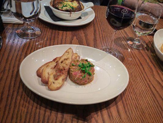 Les Cavistes | Bistro Bar à vin Boutique by null