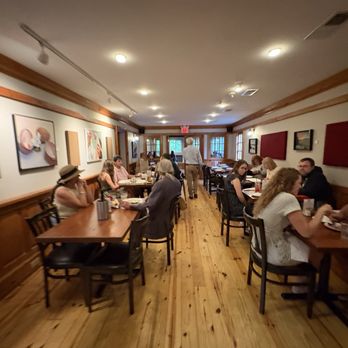 Red Rose Pub - Burgers Near Me - Scottsville, Virginia Red Rose Pub - Burgers Near Me - Scottsville, Virginia