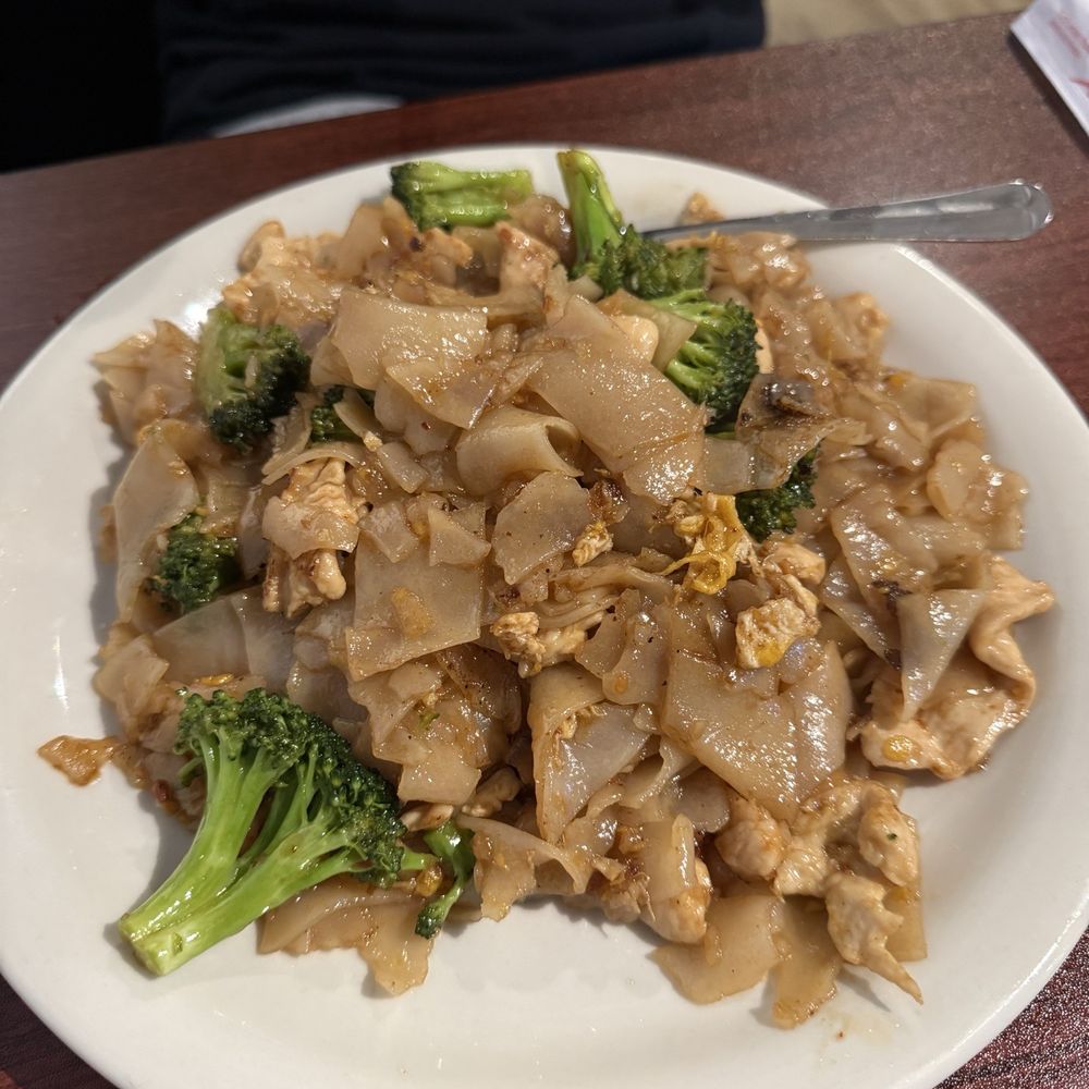 Flying Tiger Thai Restaurant - Pad See Ew - Thai Near Me - Castle Hills, Texas Flying Tiger Thai Restaurant - Pad See Ew - Thai Near Me - Castle Hills, Texas