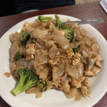 Flying Tiger Thai Restaurant - Pad See Ew - Thai Near Me - Castle Hills, Texas