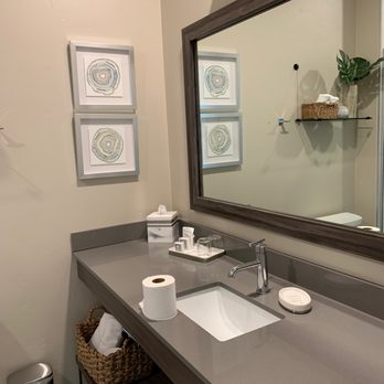 Wine Stone Inn - Bathroom with shower - Hotels Near Me - Orcutt, California Wine Stone Inn - Bathroom with shower - Hotels Near Me - Orcutt, California