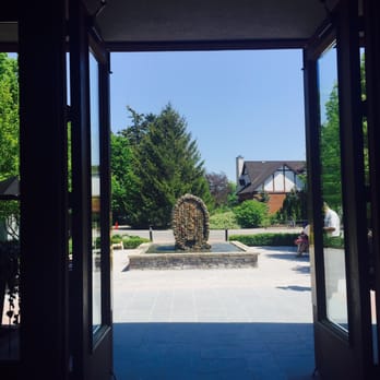 Grape Escape Wine Tours - Wine Tours Near Me - Niagara-on-the-Lake, Ontario Grape Escape Wine Tours - Wine Tours Near Me - Niagara-on-the-Lake, Ontario