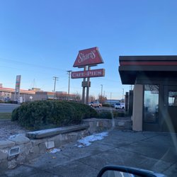 Shari's Cafe and Pies - Outside