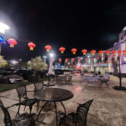 Seasons Place - Outdoor hang out area