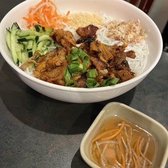 Pho2000 - Beef vermicelli with egg roll - Vietnamese Near Me - Artesia, California Pho2000 - Beef vermicelli with egg roll - Vietnamese Near Me - Artesia, California