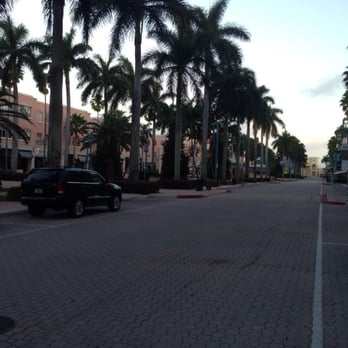 Mizner Park - 7:17 am Monday morning... Everyone's asleep - Shopping Centers Near Me - Boca Raton, Florida