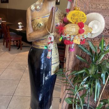 Muay Thai Cuisine - Restaurant statue - Thai Near Me - Vacaville, California Muay Thai Cuisine - Restaurant statue - Thai Near Me - Vacaville, California