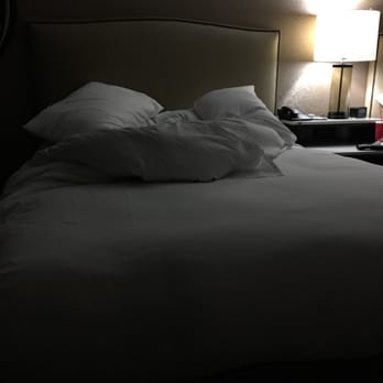 Hilton Phoenix Airport - Comfy bed just waiting for me. - Hotels Near Me - Phoenix, Arizona Hilton Phoenix Airport - Comfy bed just waiting for me. - Hotels Near Me - Phoenix, Arizona