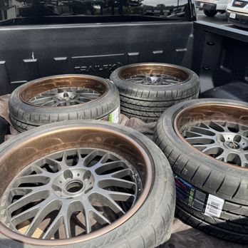 Wheel Techniques - Wheel repaired and tires balanced - Wheel & Rim Repair Near Me - Santa Clara, California Wheel Techniques - Wheel repaired and tires balanced - Wheel & Rim Repair Near Me - Santa Clara, California