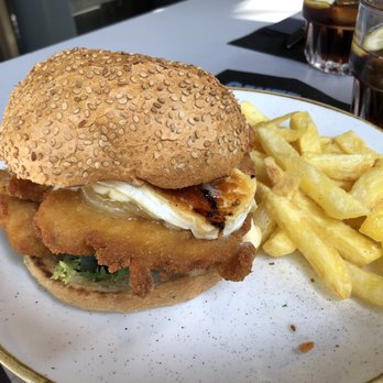 Central Park - Chicken sandwich - Mediterranean Near Me - Barcelona, B Central Park - Chicken sandwich - Mediterranean Near Me - Barcelona, B