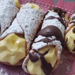Plain & Chocolate Cannoles Plain & Chocolate Cannoles