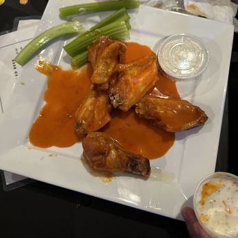 Lounge 51 - These are the hot wings. Amazing. - Pizza Near Me - Tarzana, California