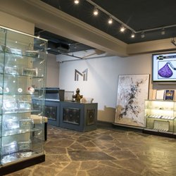 Muzeum Gold Silver and Bullion - Inside the Muzeum Storefront