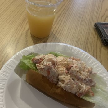 The Winner's Circle - Lobster roll and Northern Haze by True North Ale Company (Ipswitch, MA) - Pubs Near Me - Salisbury, Massachusetts