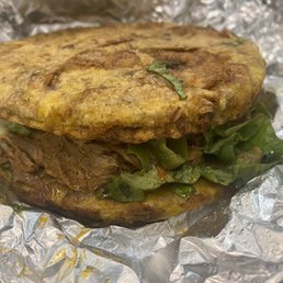 patacon with shredded beef