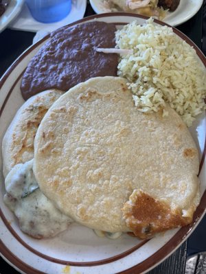 Reina's Restaurant by null