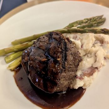 My Chef Catering - Filet w Red Wine Demi Glaze, Mashed Potatoes, Asparagus - Caterers Near Me - Naperville, Illinois