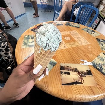 OINK’S ICE CREAM AND YOGURT - Updated August 2024 - 174 Photos & 269 ...