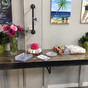 Memo's Canvas - Paint & Sip Near Me - Montclair, California