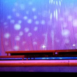 Theater Anklam - Weihnachtlich dekorierte Bühne