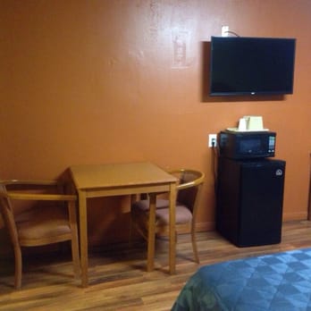 Best Way Inn - Table, fridge, and microwave - Rest Stops Near Me - Houston, Texas Best Way Inn - Table, fridge, and microwave - Rest Stops Near Me - Houston, Texas