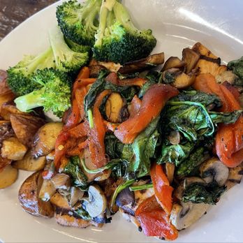 Butera's - Grilled Chicken, Spinach, Roasted Peppers, Broccoli, Roast Potatoes and Mushrooms (substituting for mozzarella cheese) - Italian Near Me - Woodbury, New York Butera's - Grilled Chicken, Spinach, Roasted Peppers, Broccoli, Roast Potatoes and Mushrooms (substituting for mozzarella cheese) - Italian Near Me - Woodbury, New York