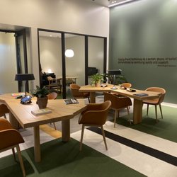 Fidelity Virginia Beach Investor Center - Nice updated lobby.
