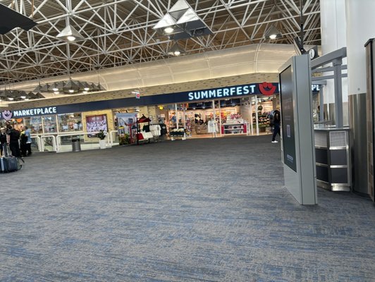 Milwaukee Mitchell International Airport by null