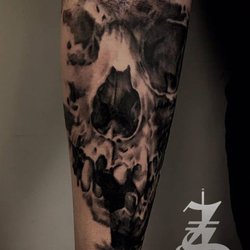 London Blue Lady Tattoo & Piercing - Stotker Tattoo, London, tattoos by Zsolt Mihaly, realistic tattoo art