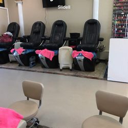 Hollywood Nails - Great chairs!