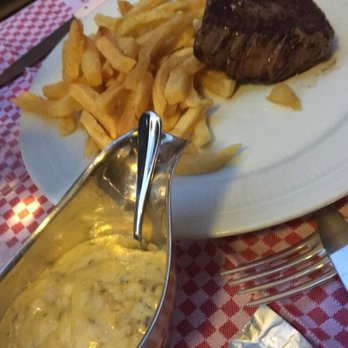 La Fontaine de Mars - Steak with béarnaise and frites - French Near Me - Paris, 75