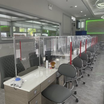 H & D Nail Spa Salon - Manicure Stations - Nail Salons Near Me - Chicago, Illinois