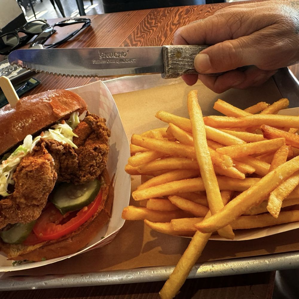 Hermosa Brewing - Fried chicken sandwich - Brewpubs Near Me - Hermosa Beach, California Hermosa Brewing - Fried chicken sandwich - Brewpubs Near Me - Hermosa Beach, California