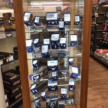 Tractor Supply - Pet Stores Near Me - Bakersfield, California