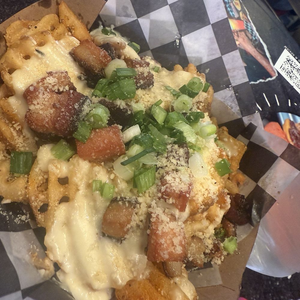 Buddy's Jersey Eats - Fries with cheese, bacon and scallions - Food Trucks Near Me - Las Vegas, Nevada
