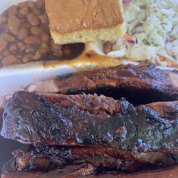 Ribbins BBQ - Ribs, slaw, beans and sweet potato cornbread