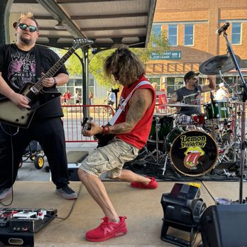 Kinkaider Brewing - LFD on stage - Breweries Near Me - Lincoln, Nebraska Kinkaider Brewing - LFD on stage - Breweries Near Me - Lincoln, Nebraska