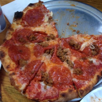 LouEddie's Pizza - "The Beginner" with the addition of their incredible homemade sausage !! Oh my, so good. - Pizza Near Me - Skyforest, California
