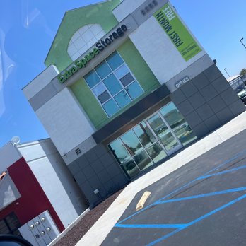 Extra Space Storage - Very friendly and respectful workers I would recommend anyone to come and storages their things here - Self Storage Near Me - Hesperia, California