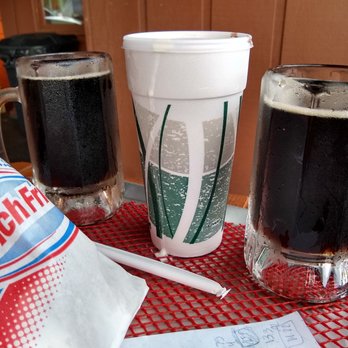 Port Drive-In - Fam' road trip dessert stop! Homemade root beer in a frosty mug! - Burgers Near Me - Chesterton, Indiana