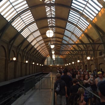 Universal Studios Florida - Platform 9&3/4 - Amusement Parks Near Me - Orlando, Florida Universal Studios Florida - Platform 9&3/4 - Amusement Parks Near Me - Orlando, Florida