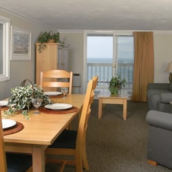 InnSeason Resorts Surfside - Living room and dining area