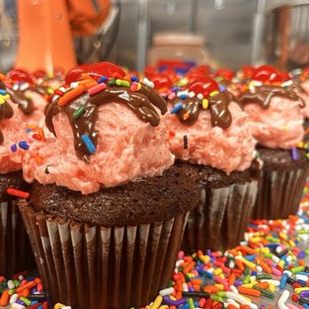 Mazzetti's Bakery - Banana split cupcakes - Bakeries Near Me - Pacifica, California Mazzetti's Bakery - Banana split cupcakes - Bakeries Near Me - Pacifica, California