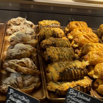 Halekulani Bakery - Bakeries Near Me - Honolulu, Hawaii