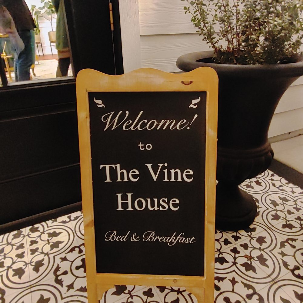 The Vine House Bed & Breakfast - Bed & Breakfast Near Me - Temecula, California