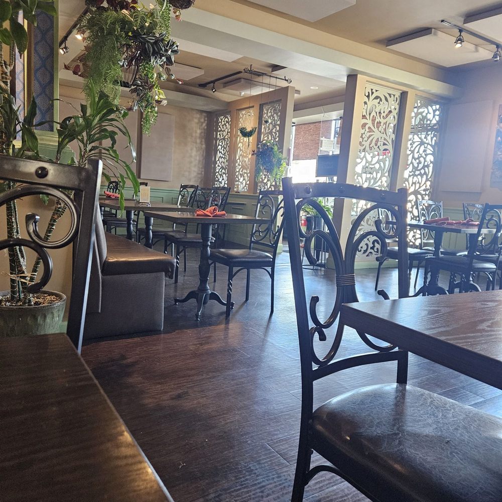 Similan Thai Restaurant - Restaurant interior. - Thai Near Me - Solana Beach, California Similan Thai Restaurant - Restaurant interior. - Thai Near Me - Solana Beach, California
